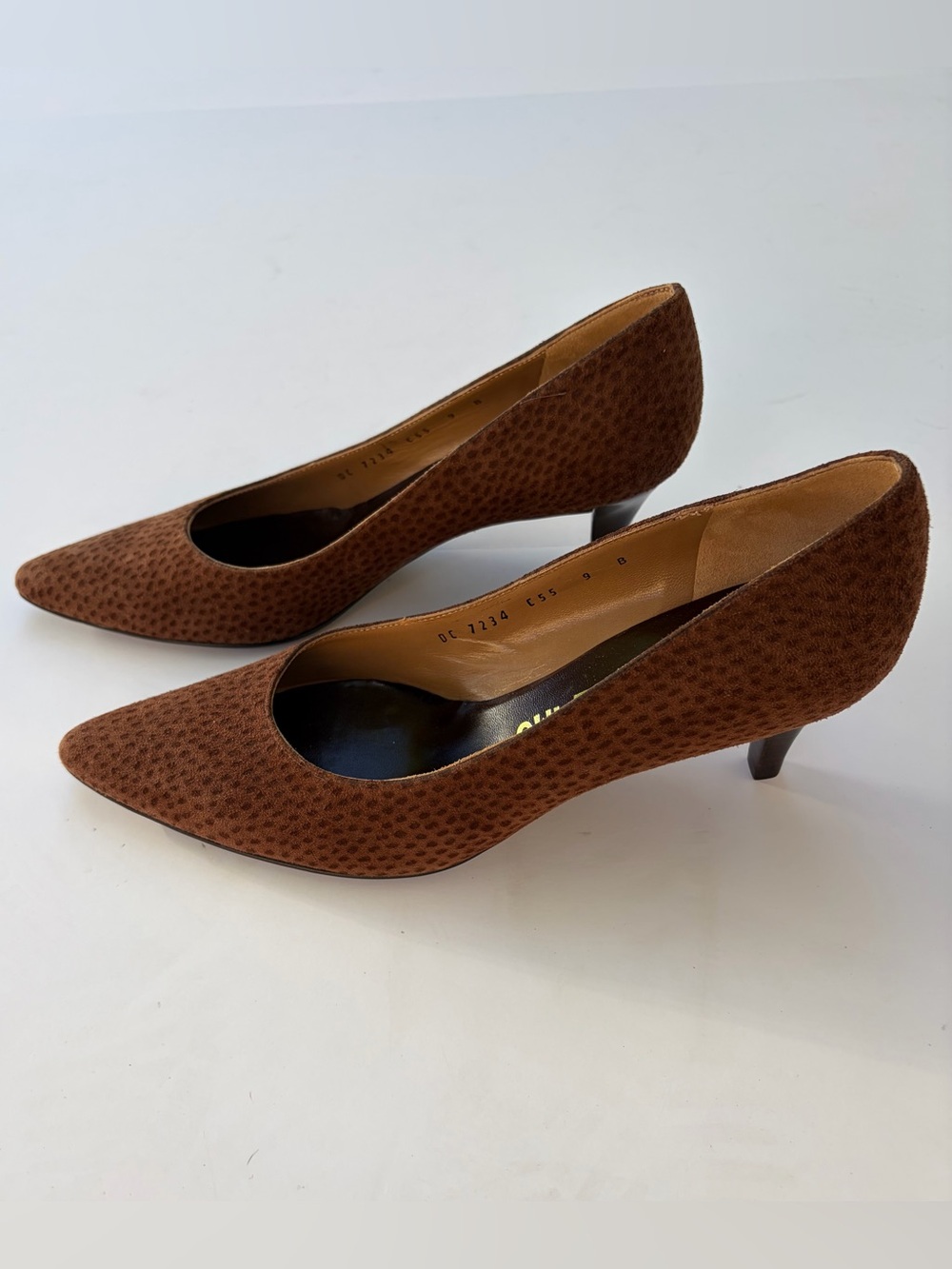 NEW Vintage Ferragamo Brown Suede Textured Pointy Toe Kitten Heel Pumps Size 9 B